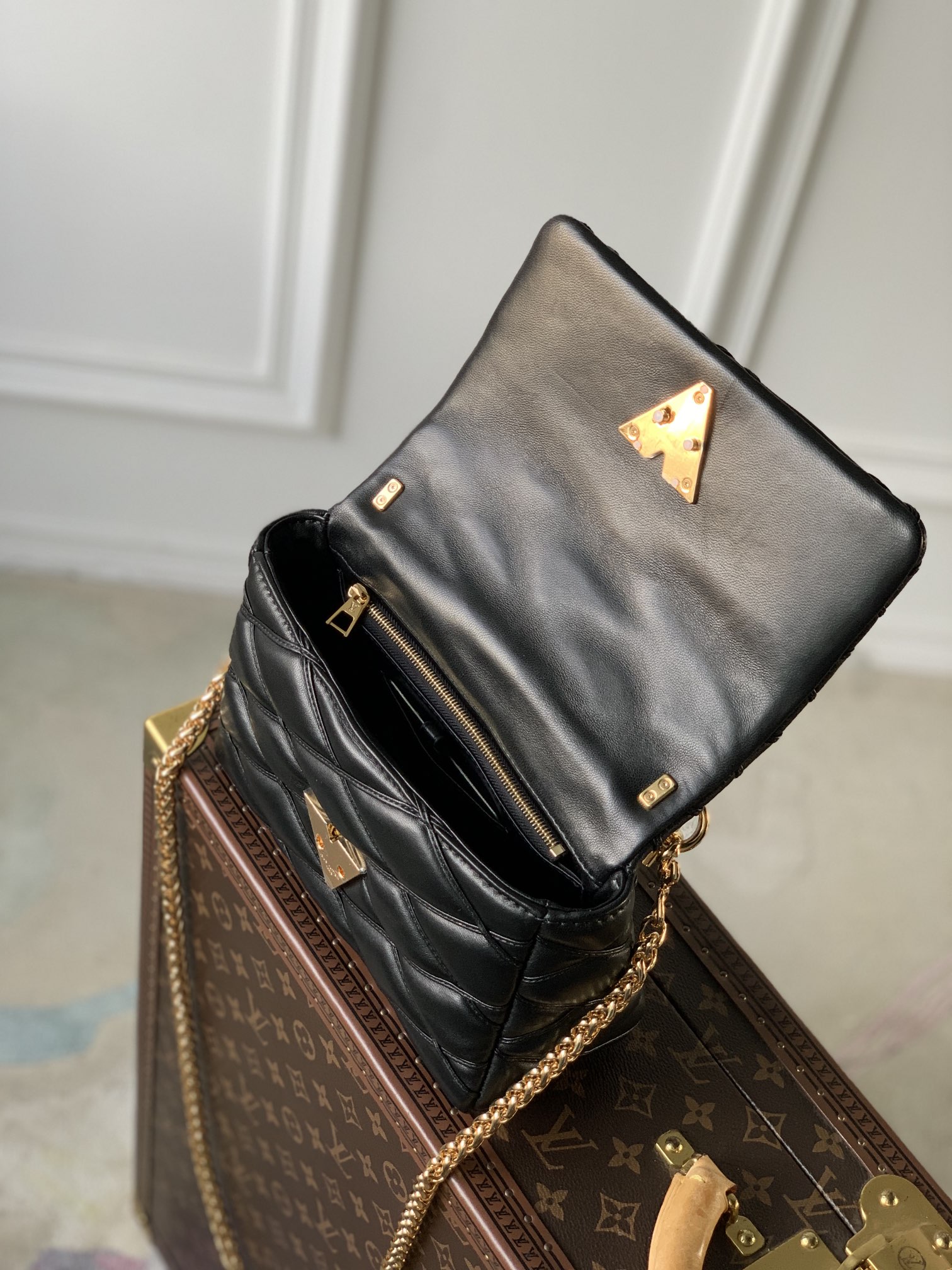 l**is V*t*n go-14 bag-m22891-23.0 x 16.0 x 10cm