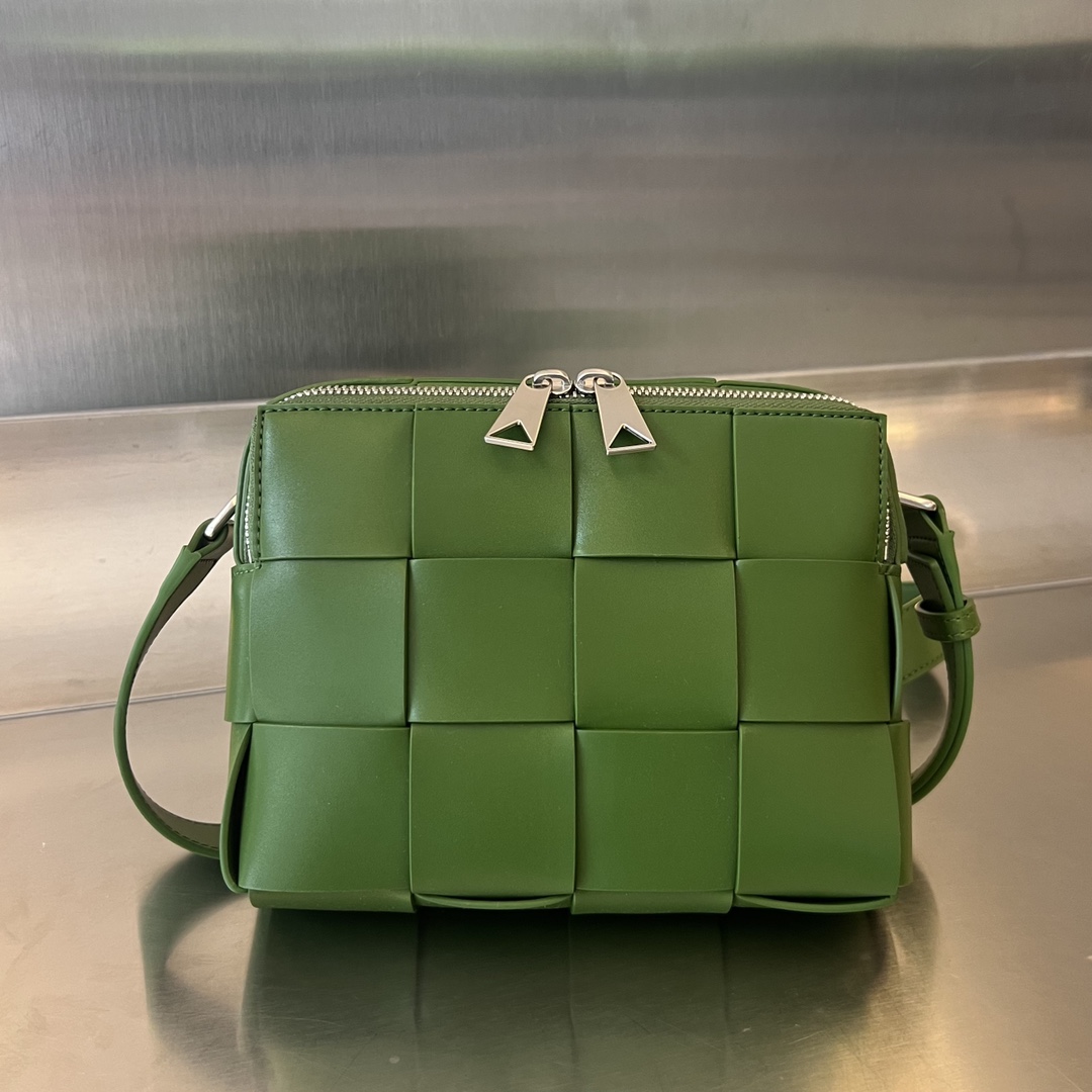 Bo*te*ga ve*ne*ta camera bag-20x15x5cm