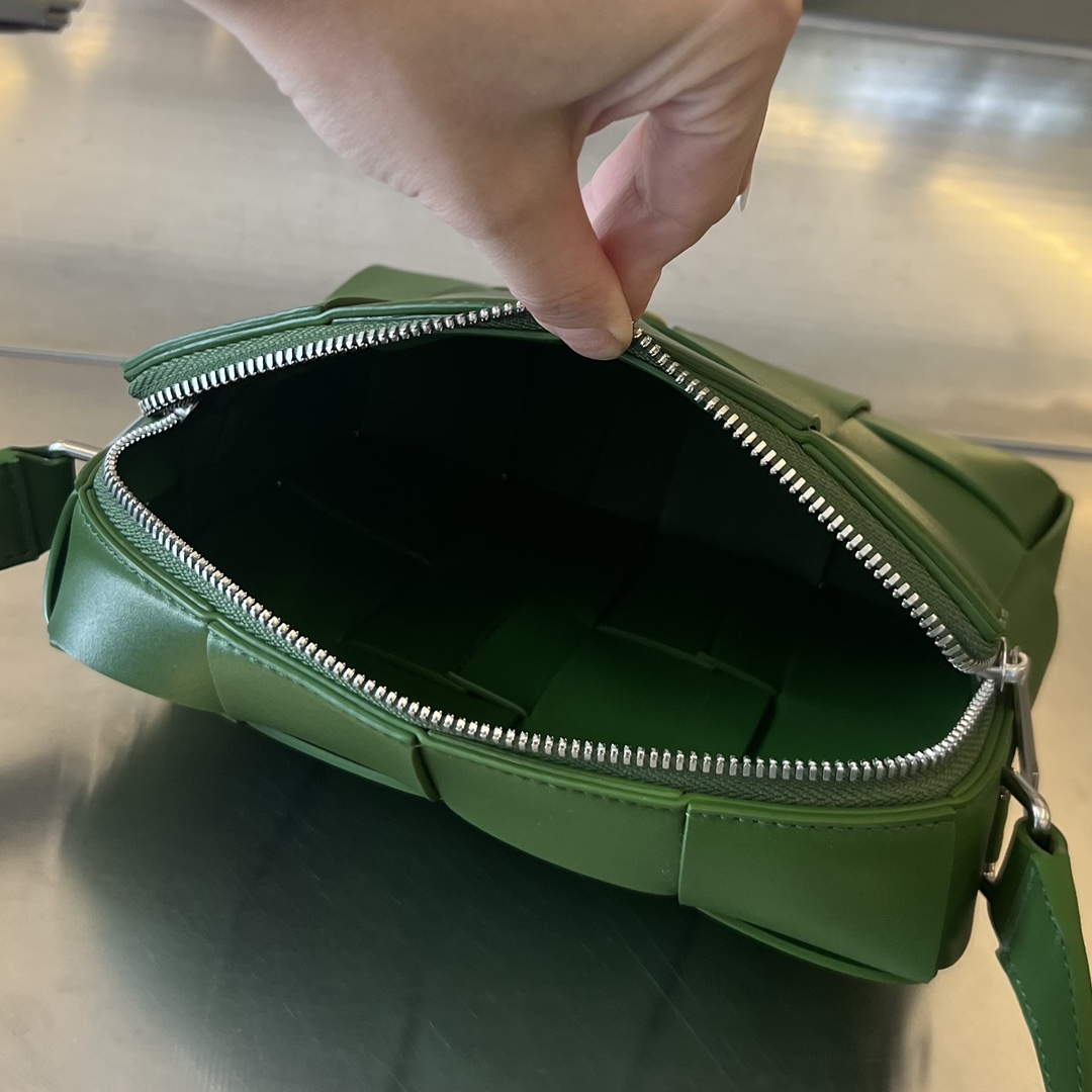 Bo*te*ga ve*ne*ta camera bag-20x15x5cm