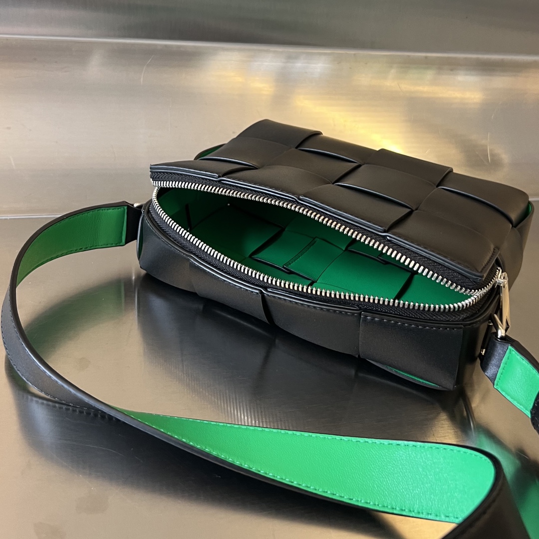 Bo*te*ga ve*ne*ta camera bag-20x15x5cm