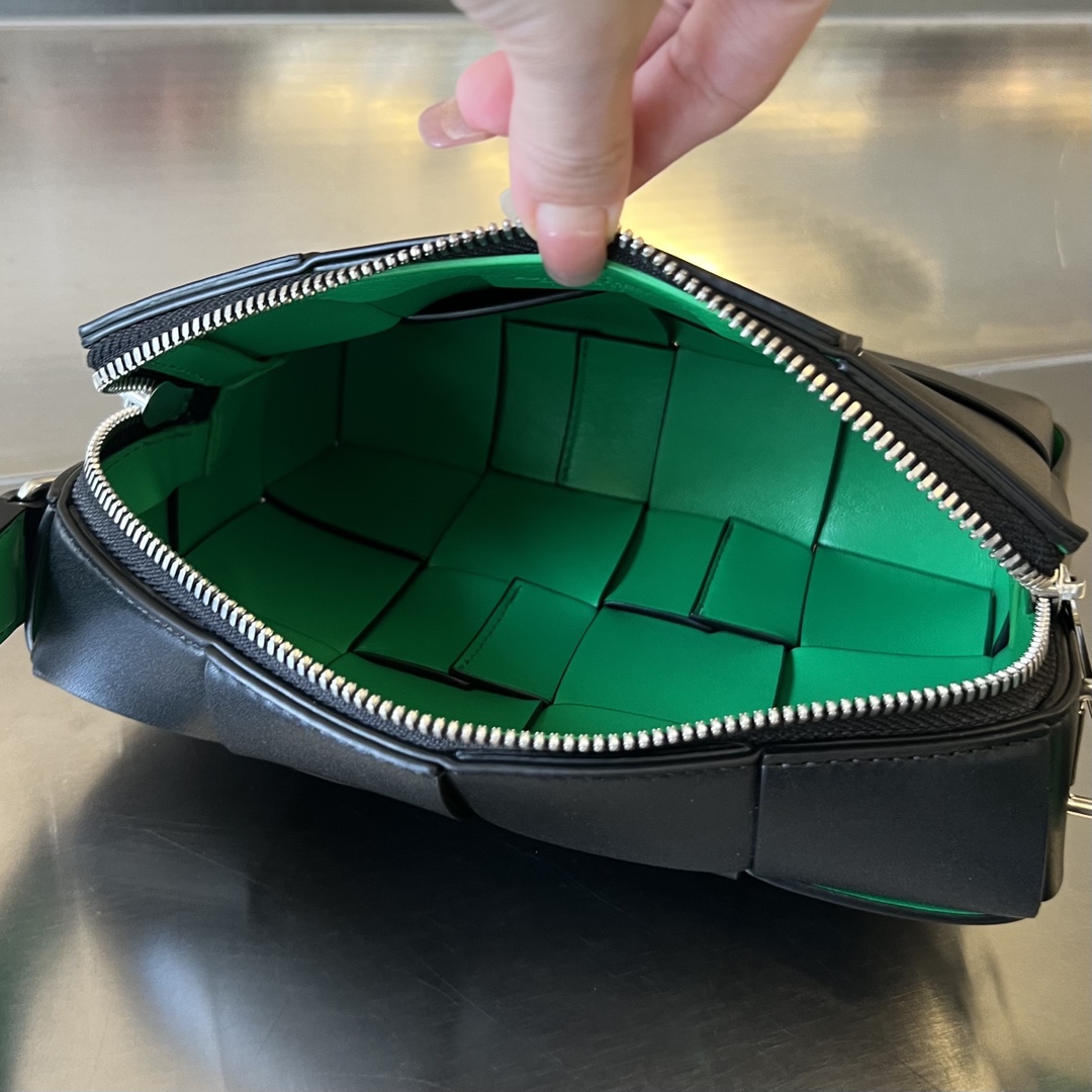 Bo*te*ga ve*ne*ta camera bag-20x15x5cm