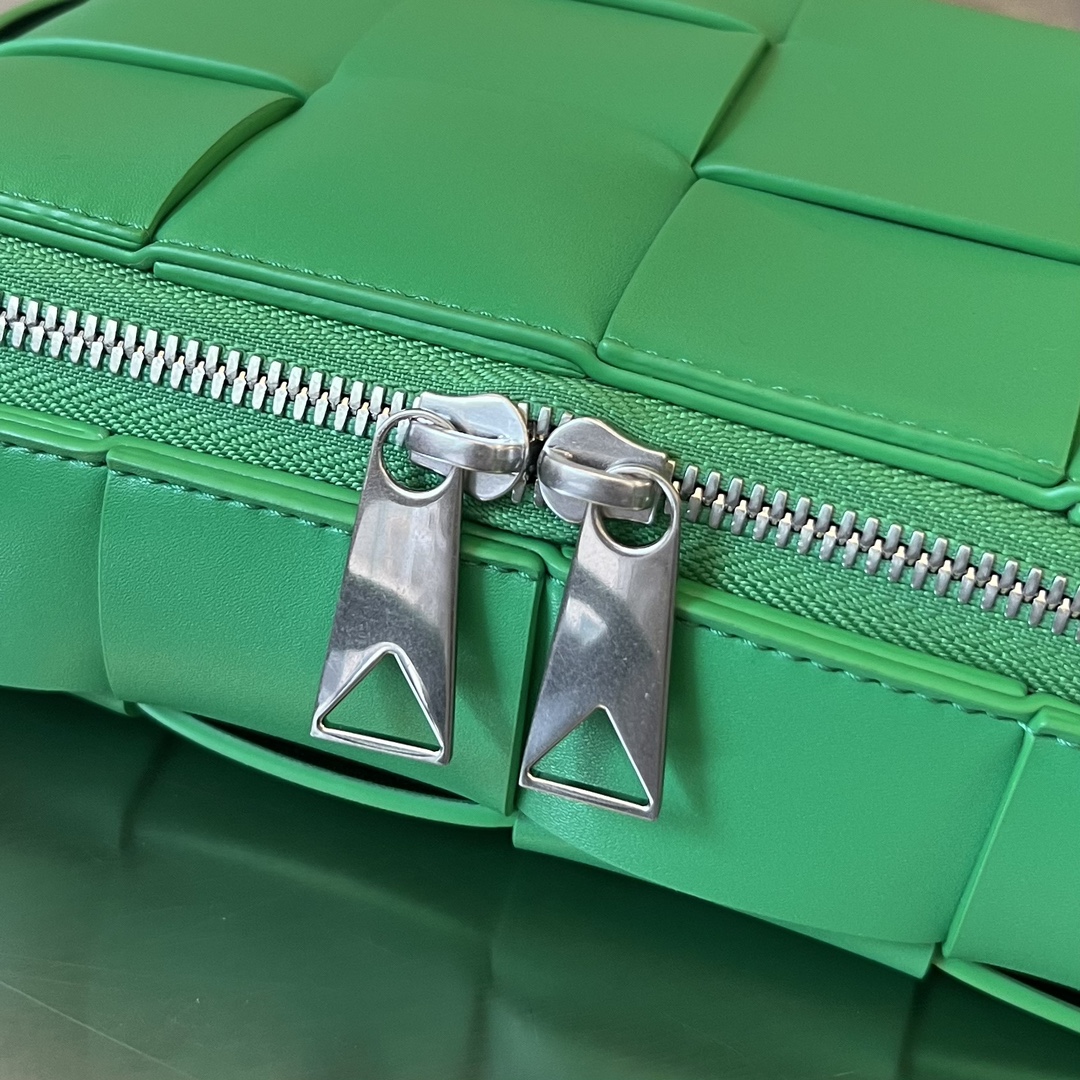 Bo*te*ga ve*ne*ta camera bag-20x15x5cm