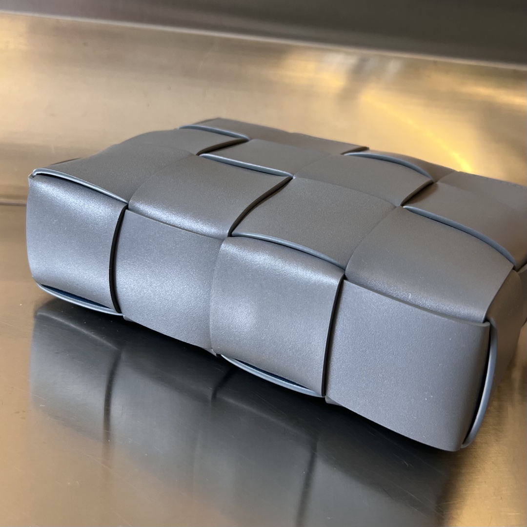 Bo*te*ga ve*ne*ta camera bag-20x15x5cm