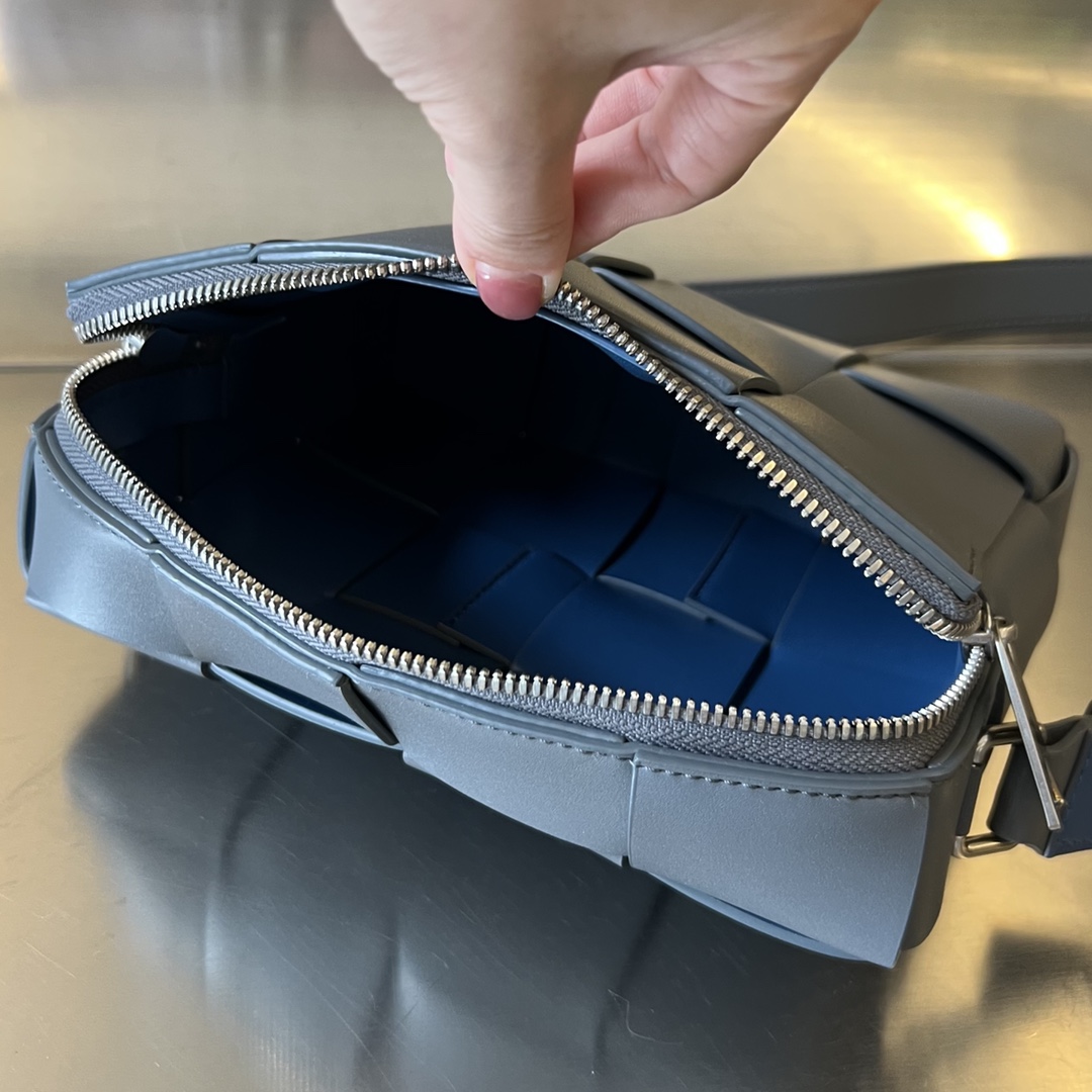 Bo*te*ga ve*ne*ta camera bag-20x15x5cm