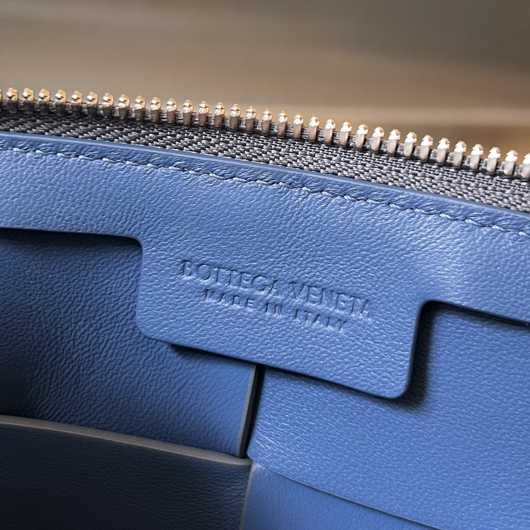 Bo*te*ga ve*ne*ta camera bag-20x15x5cm