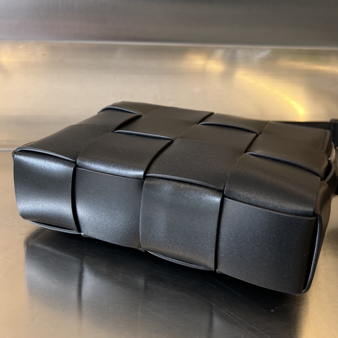 Bo*te*ga ve*ne*ta camera bag-20x15x5cm