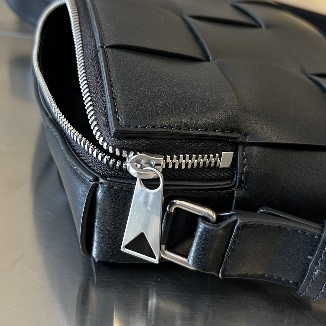 Bo*te*ga ve*ne*ta camera bag-20x15x5cm