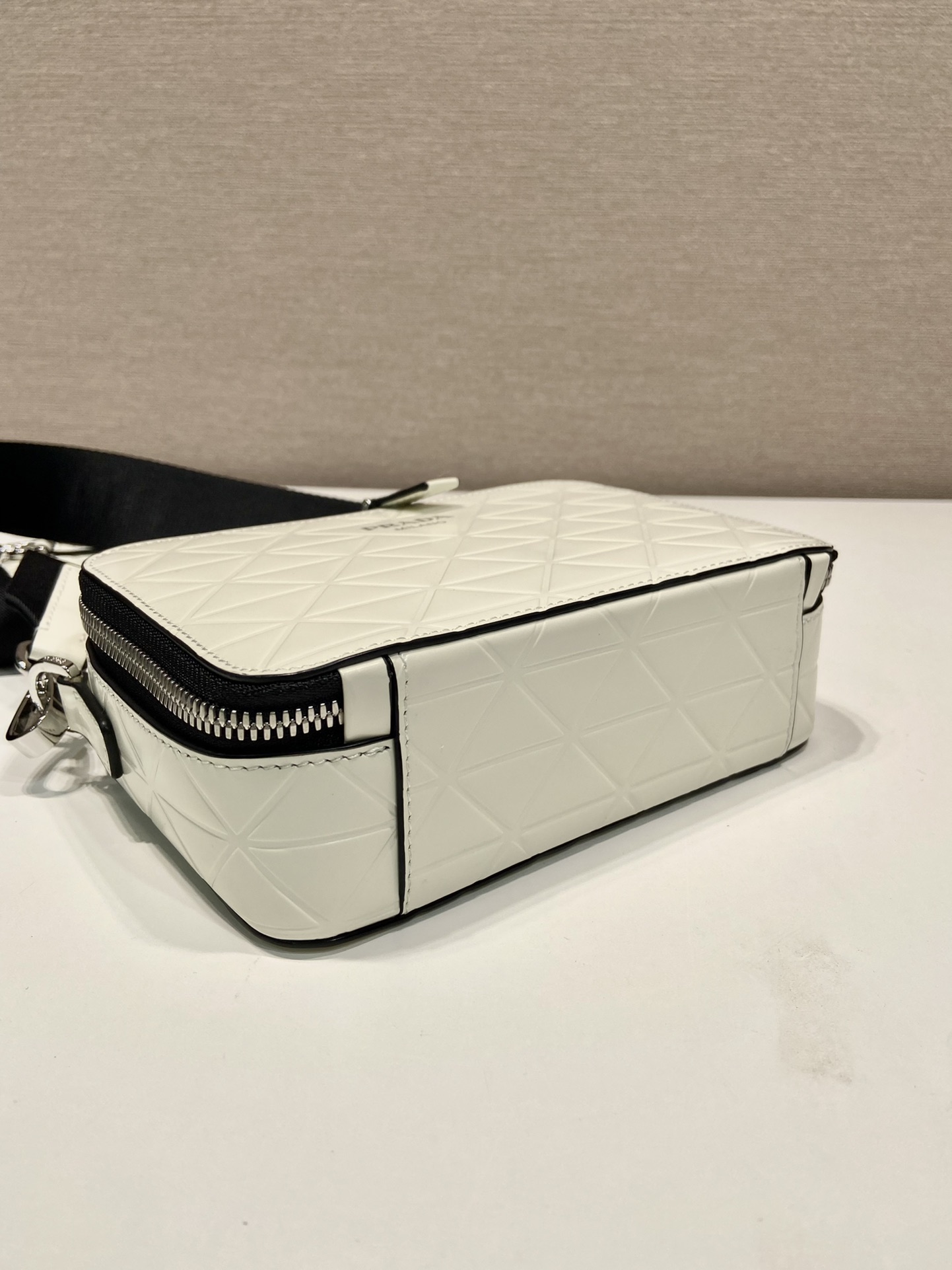 Pra*a camera bag 2vh070-19*12.5*5.5cm