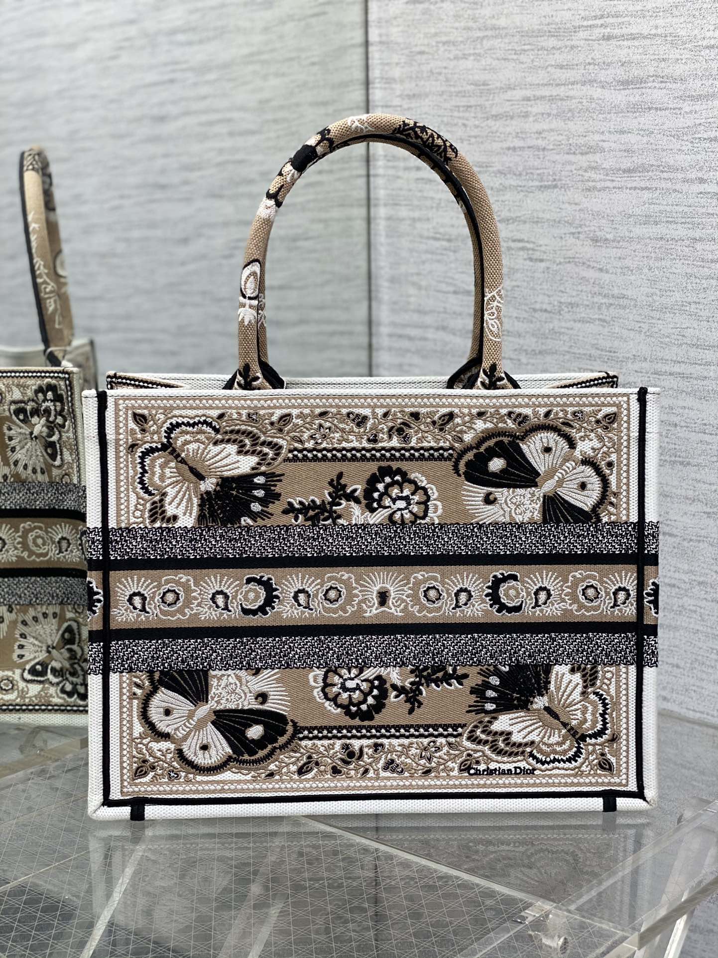 D*or small book tote-36.5cm