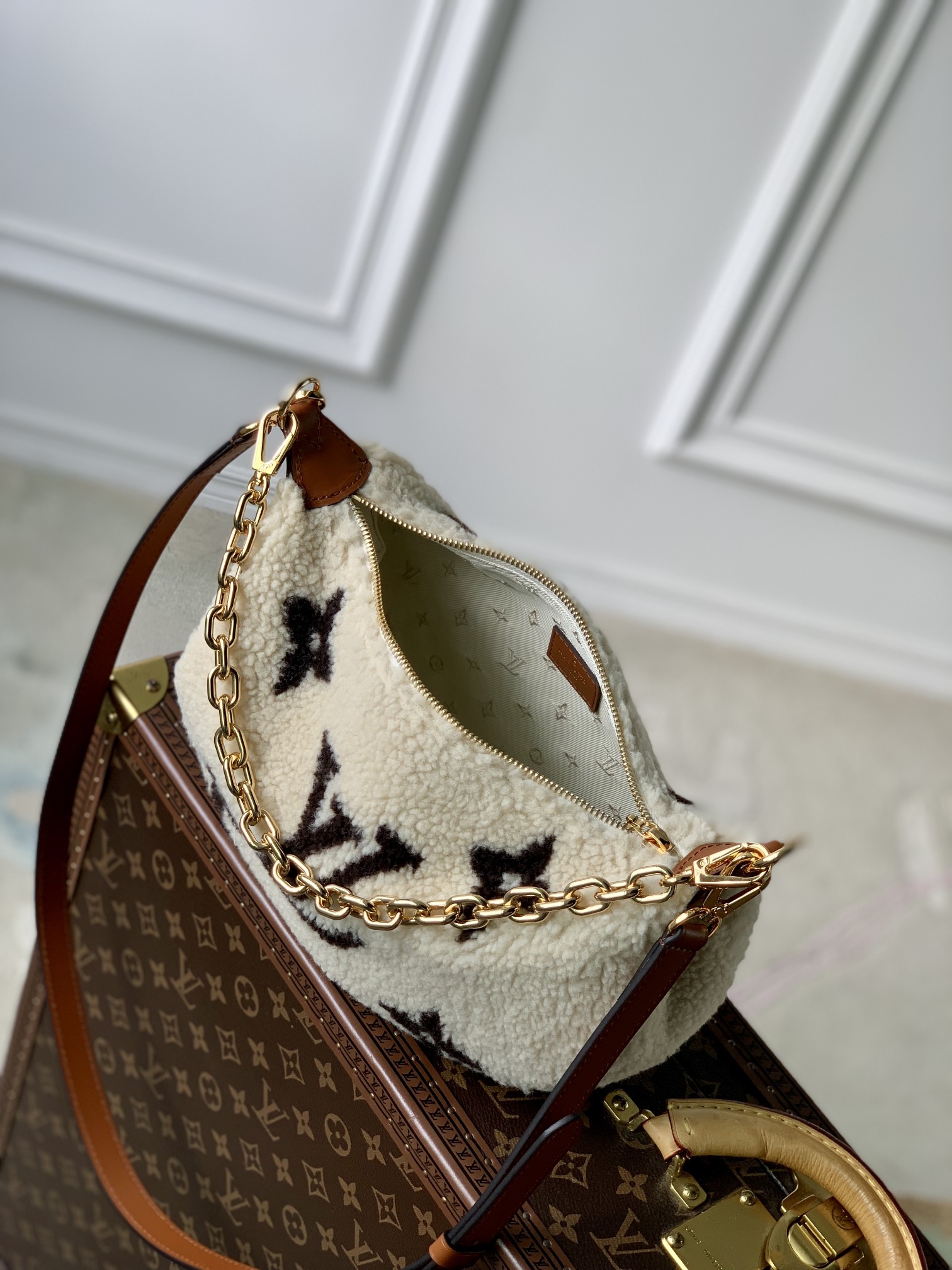 l**is V*t*n over the moon handbag-27.5*16*7cm