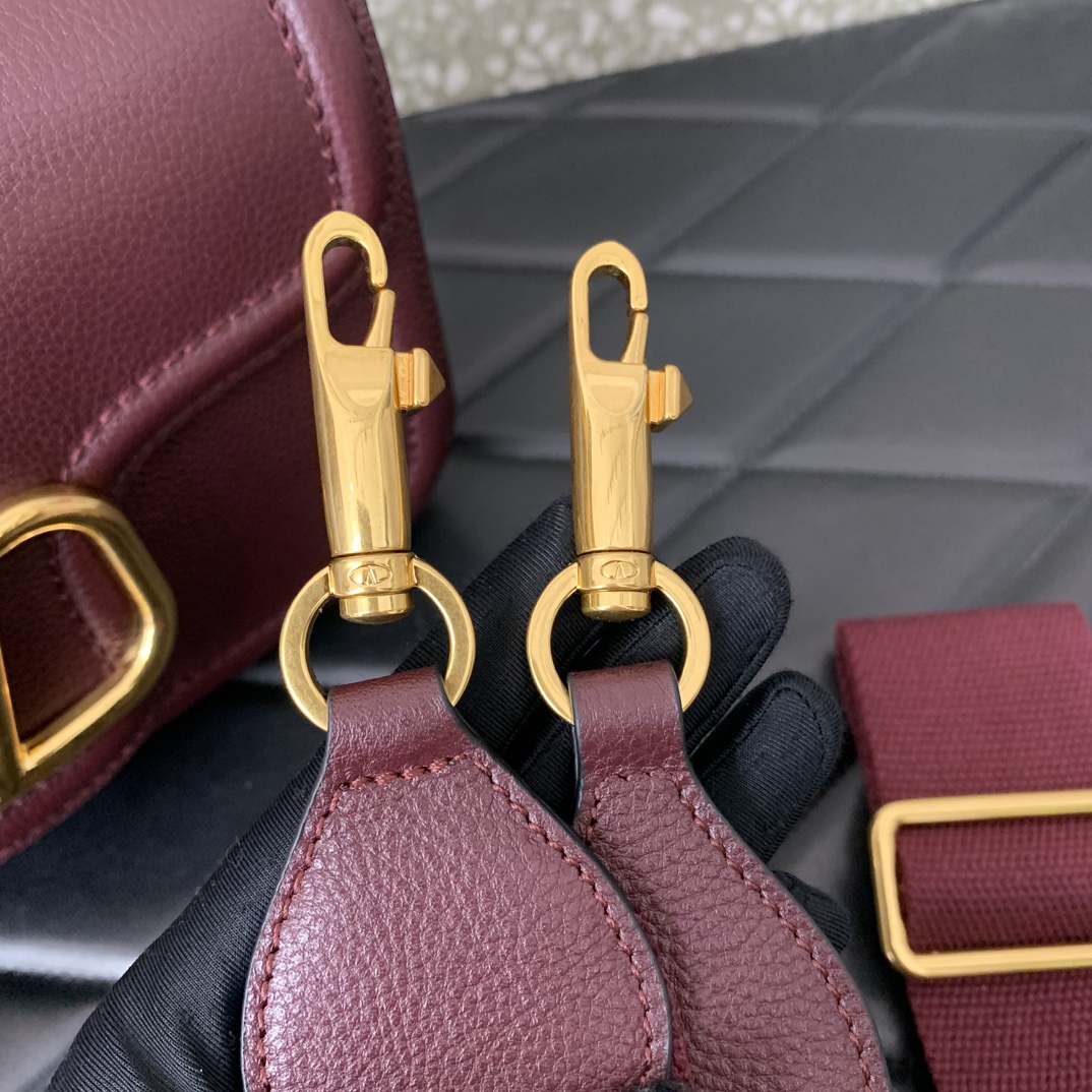 Valentino Garavani Allnite Bag-23.5✖️18✖️8CM