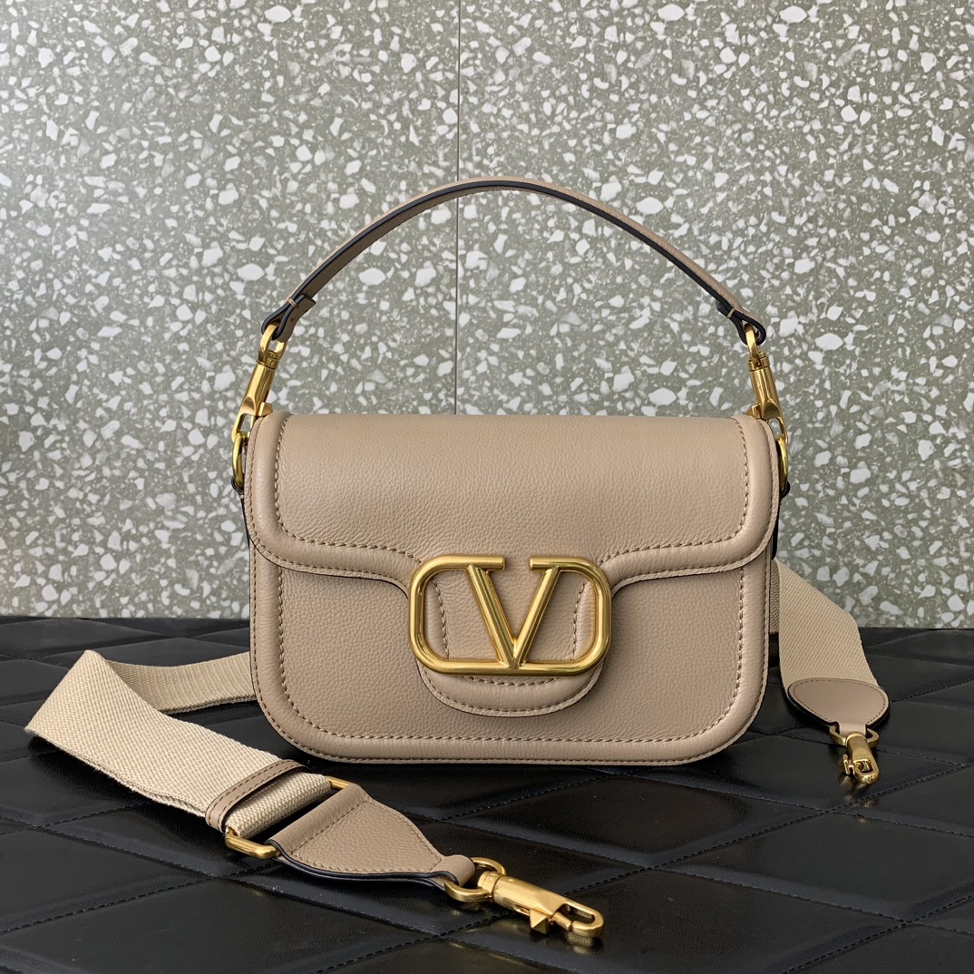 Valentino Garavani Allnite Bag-23.5✖️18✖️8CM