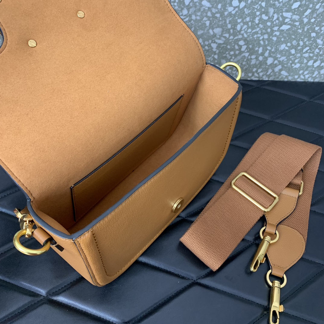 Valentino Garavani Allnite Bag-23.5✖️18✖️8CM