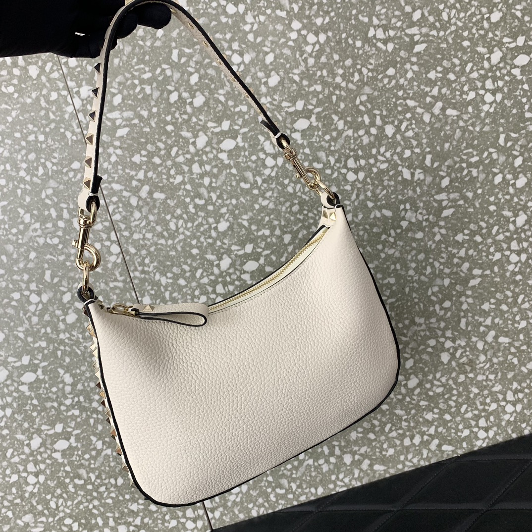 Valentino Garavani Rockstud Hobo Bag-6✖️4✖️16CM