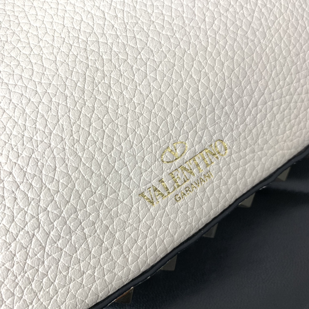 Valentino Garavani Rockstud Hobo Bag-6✖️4✖️16CM