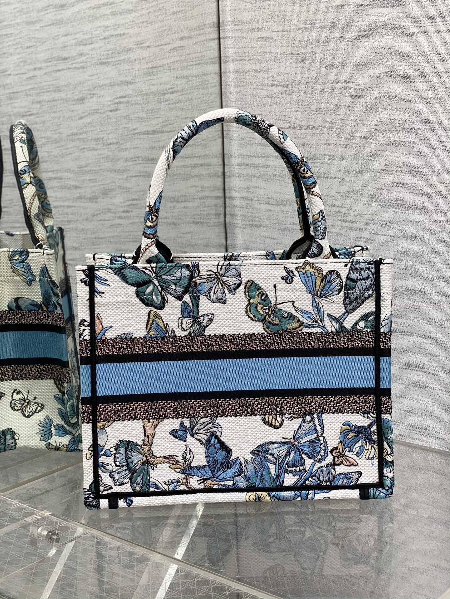 D*or small book tote-26*8*22cm