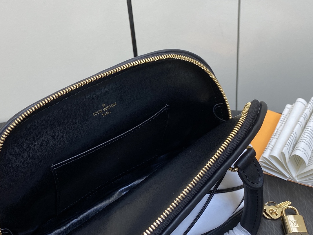 l**is V*t*n m22878 alma bb-23.5 x 17.5 x 11.5cm