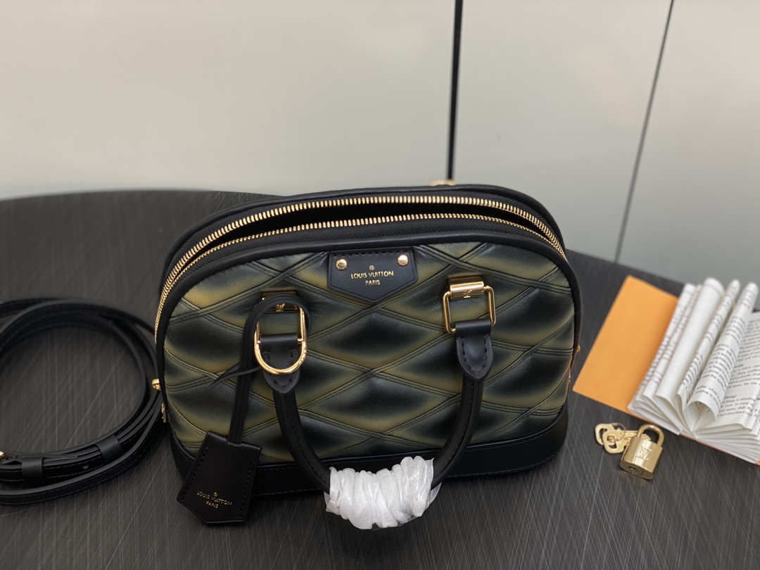 l**is V*t*n m22878 alma bb-23.5 x 17.5 x 11.5cm