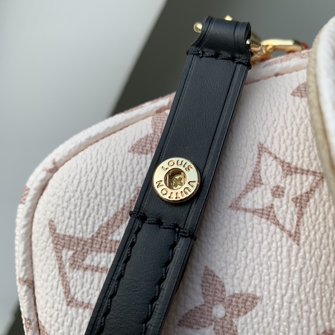 l**is V*t*n wallet on chain ivy-23.5 x 12.0 x 4.3 cm