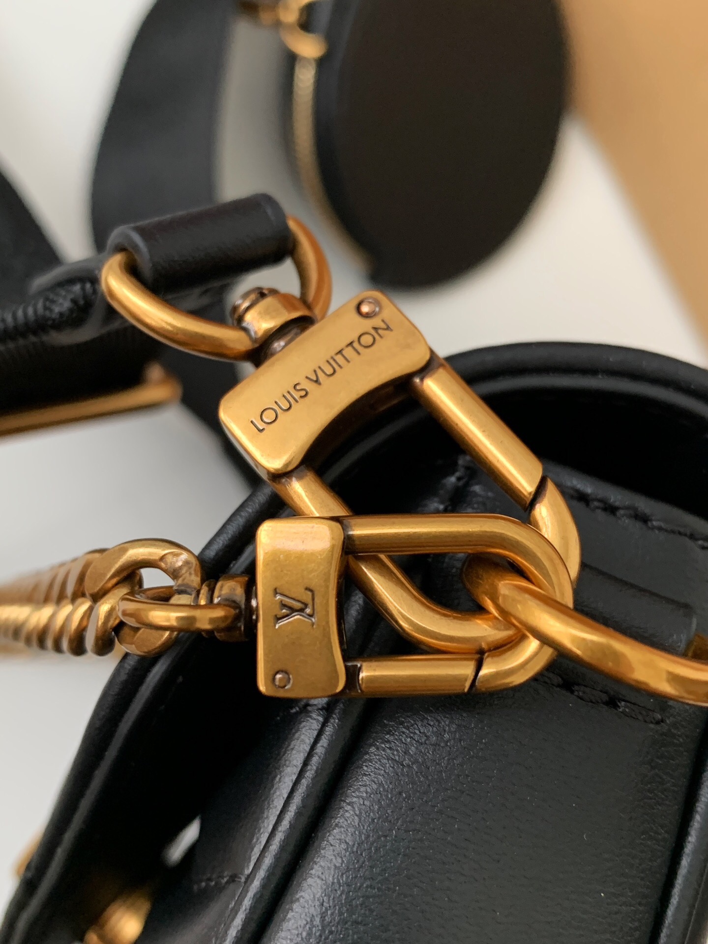 l**is V*t*n new wave bag-19*14*5cm