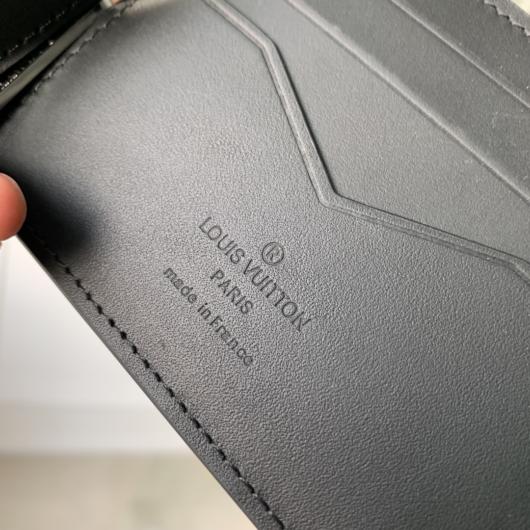 l**is V*t*n wallet-m61700-12×8cm