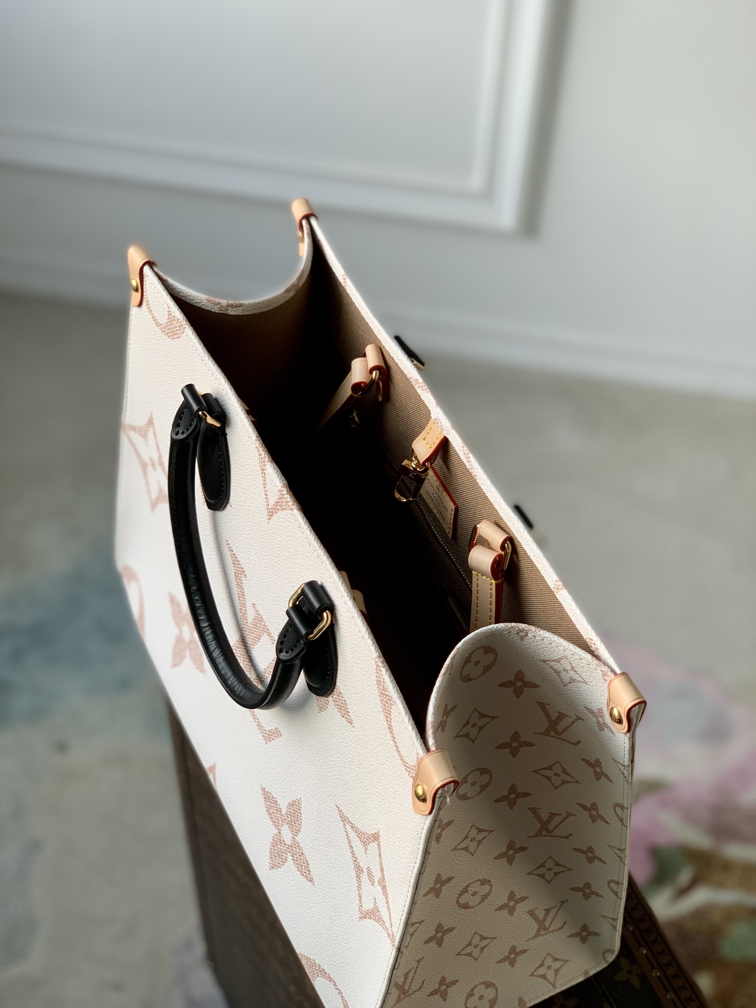 l**is V*t*n small onthego handbag-35*28*15cm