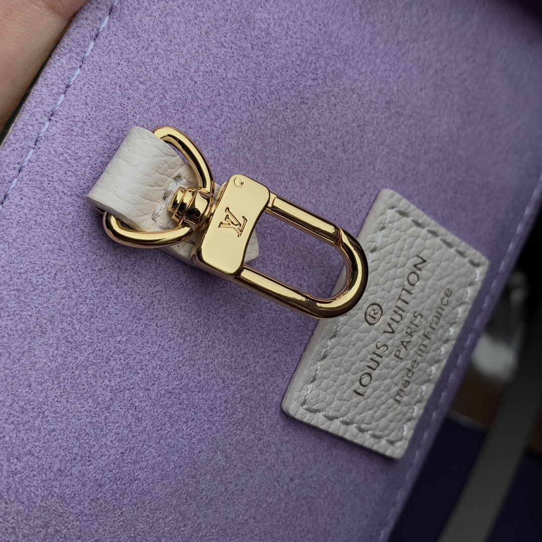 l**is V*t*n by the pooll onthego handbag-35*27*14cm