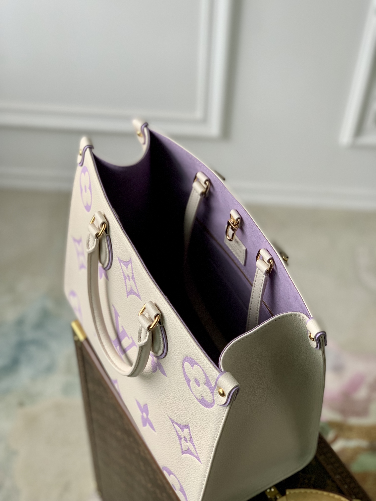 l**is V*t*n by the pooll onthego handbag-35*27*14cm