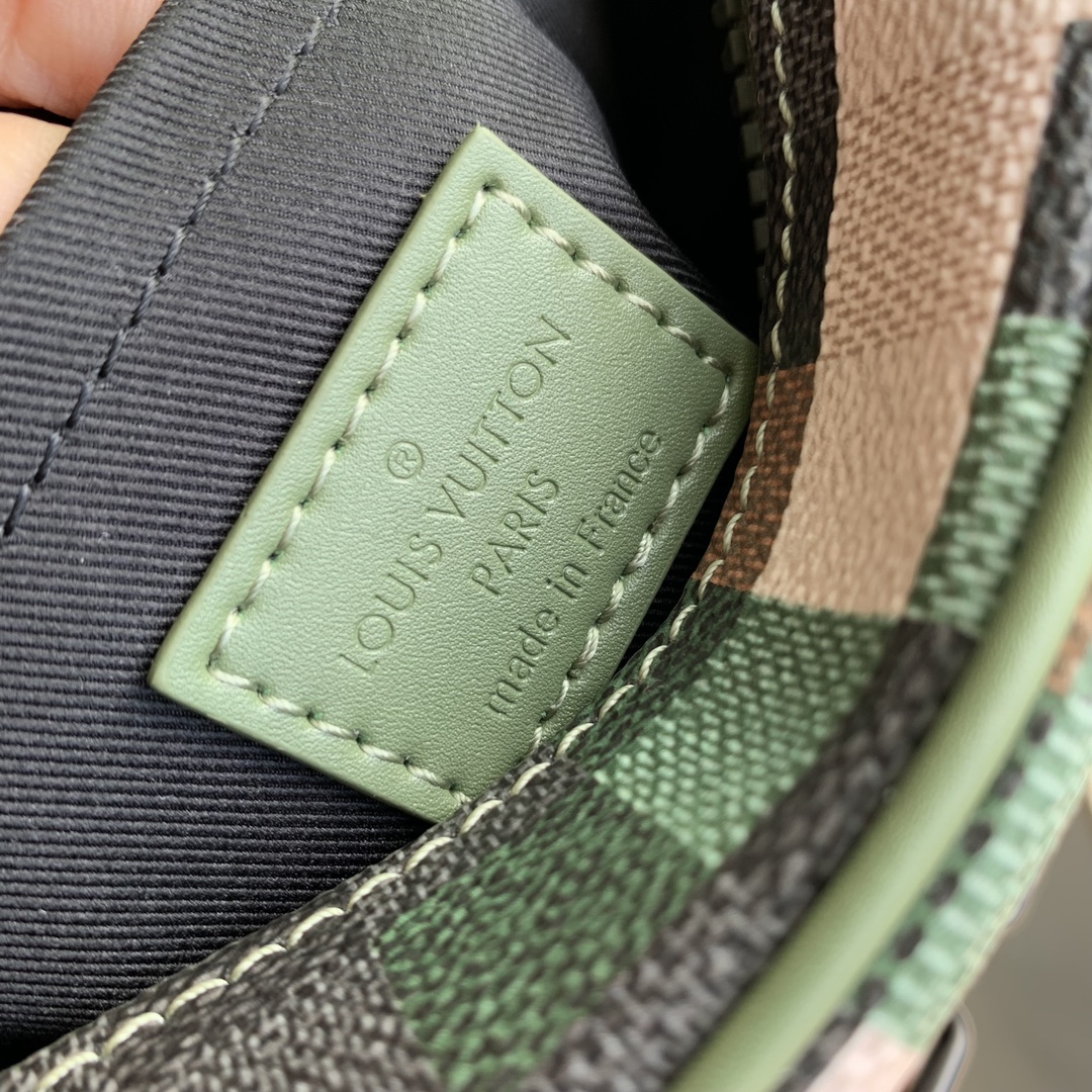 l**is V*t*n mini soft trunk m80033-18.5 x13x8cm