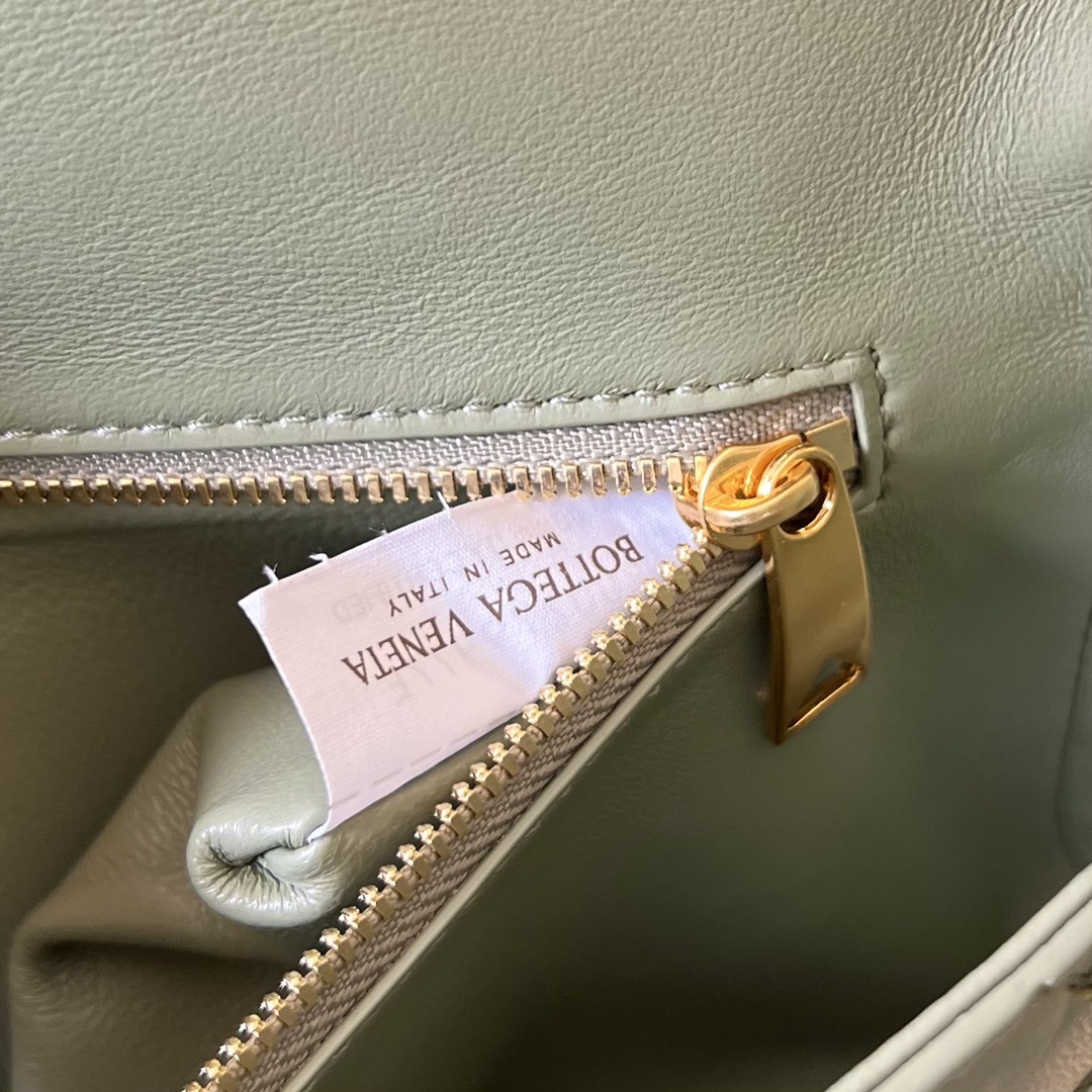 Bo*te*ga ve*ne*ta clutch-31x13x3 cm