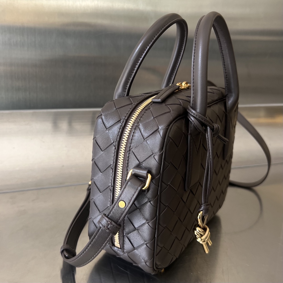 Bo*te*ga ve*ne*ta getaway bag-23.5x17.5x9cm