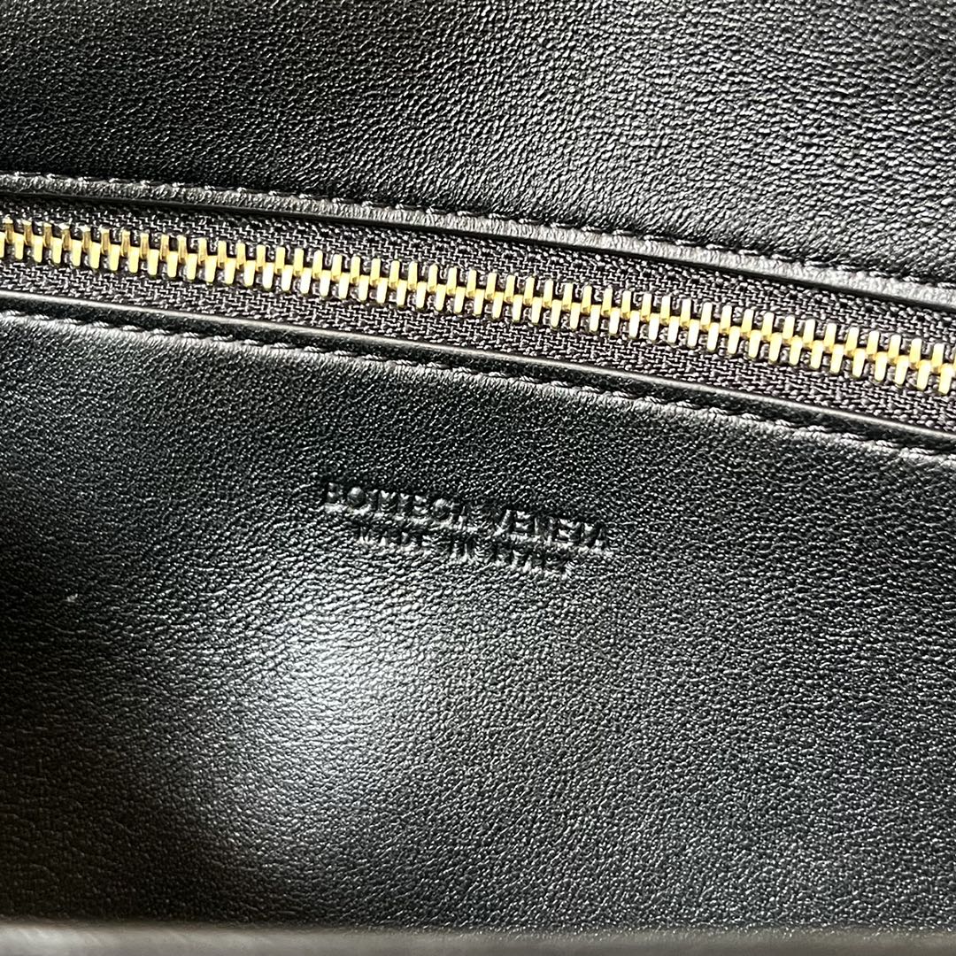 Bo*te*ga ve*ne*ta clutch-31x13x3 cm