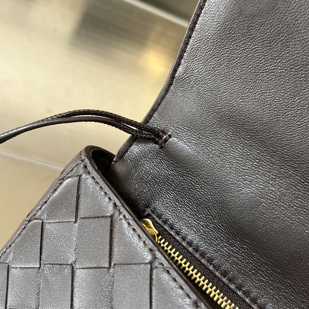 Bo*te*ga ve*ne*ta clutch-31x13x3 cm