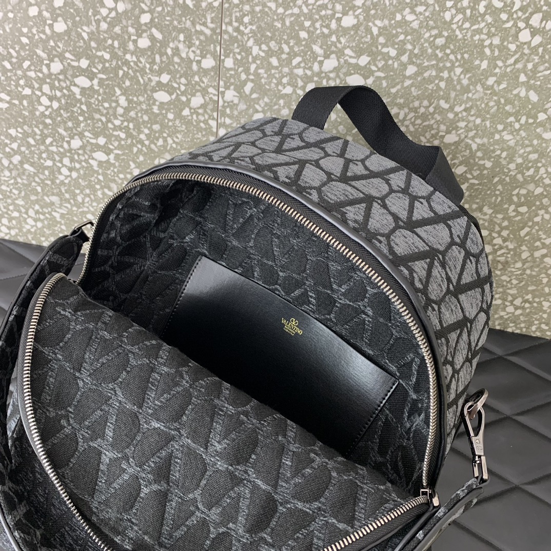 Valentino Garavani La Troisieme Toile lconographe Bakcpack-30*42*33CM