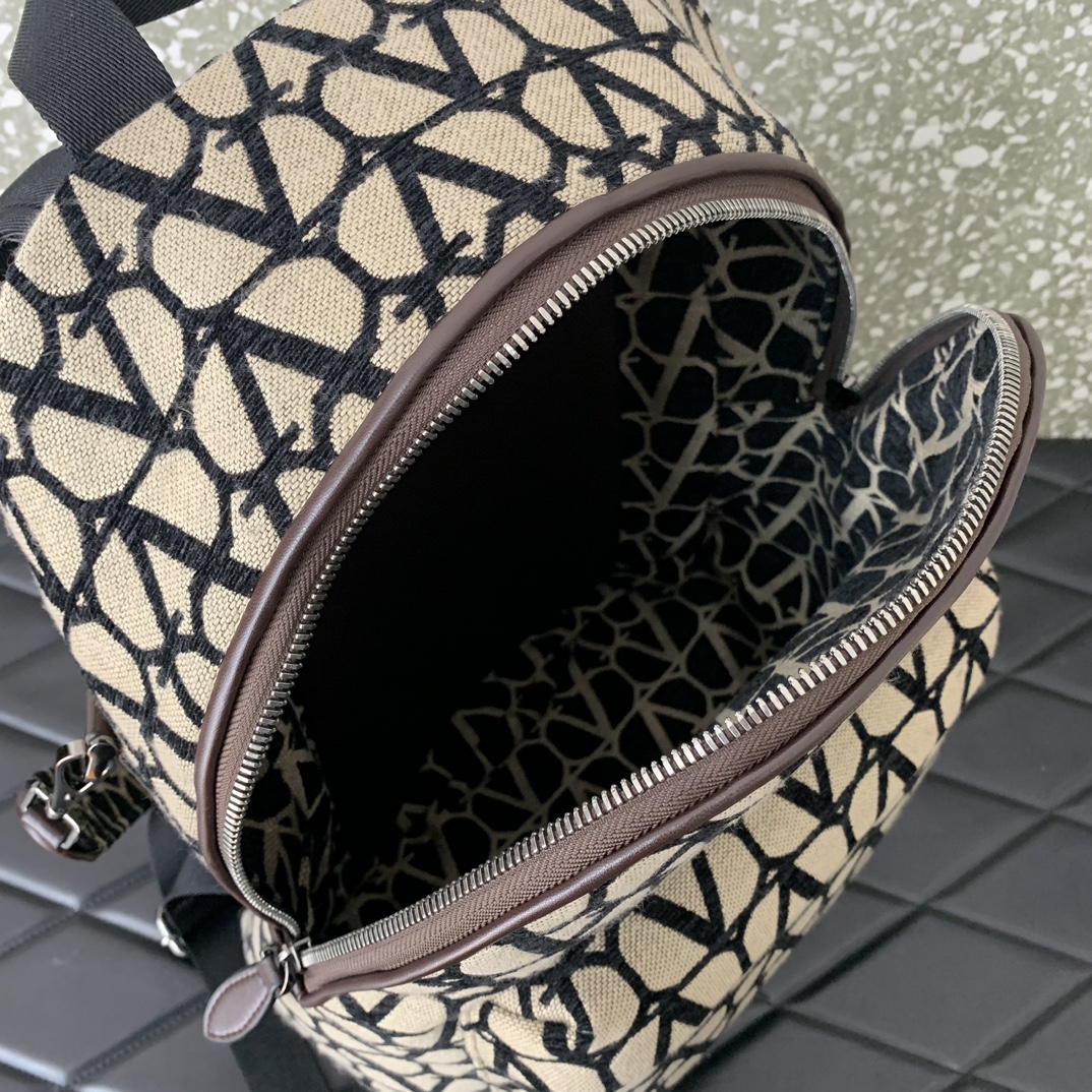 Valentino Garavani La Troisieme Toile lconographe Bakcpack-30*42*33CM