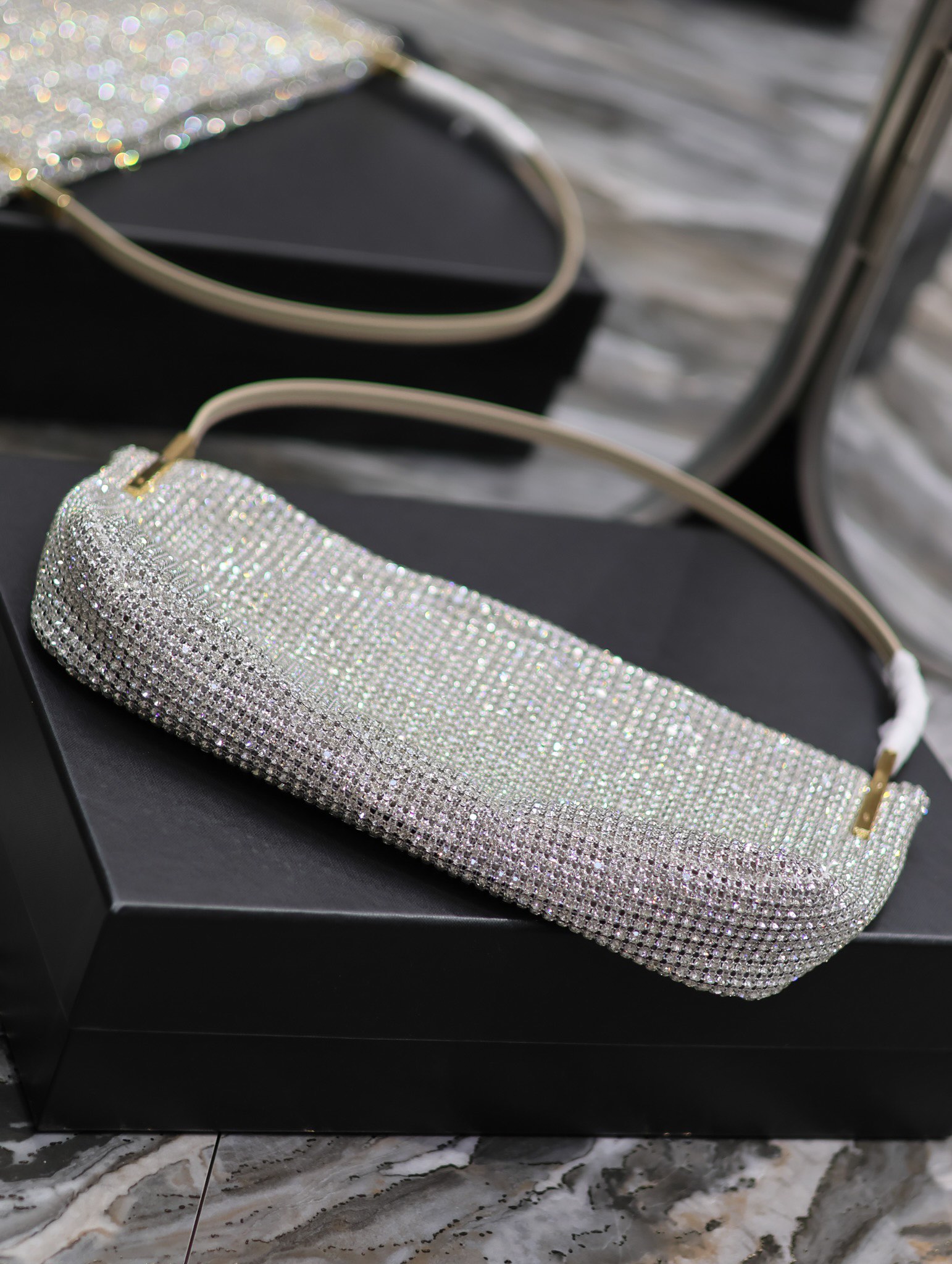 YSL Suzanne Armpit Pouch-28×14×4CM