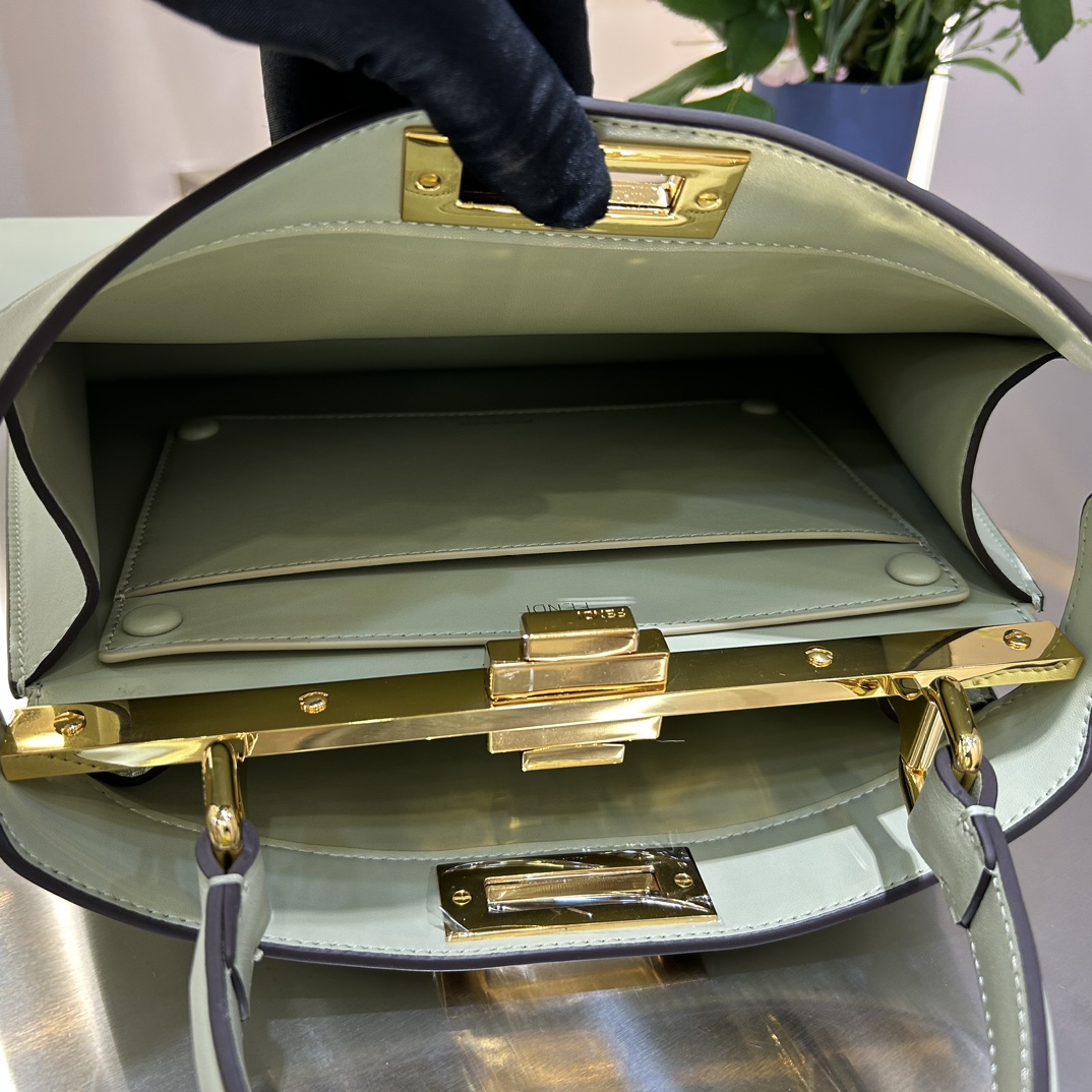 F**di peekaboo iseeu bag-33x25x13cm