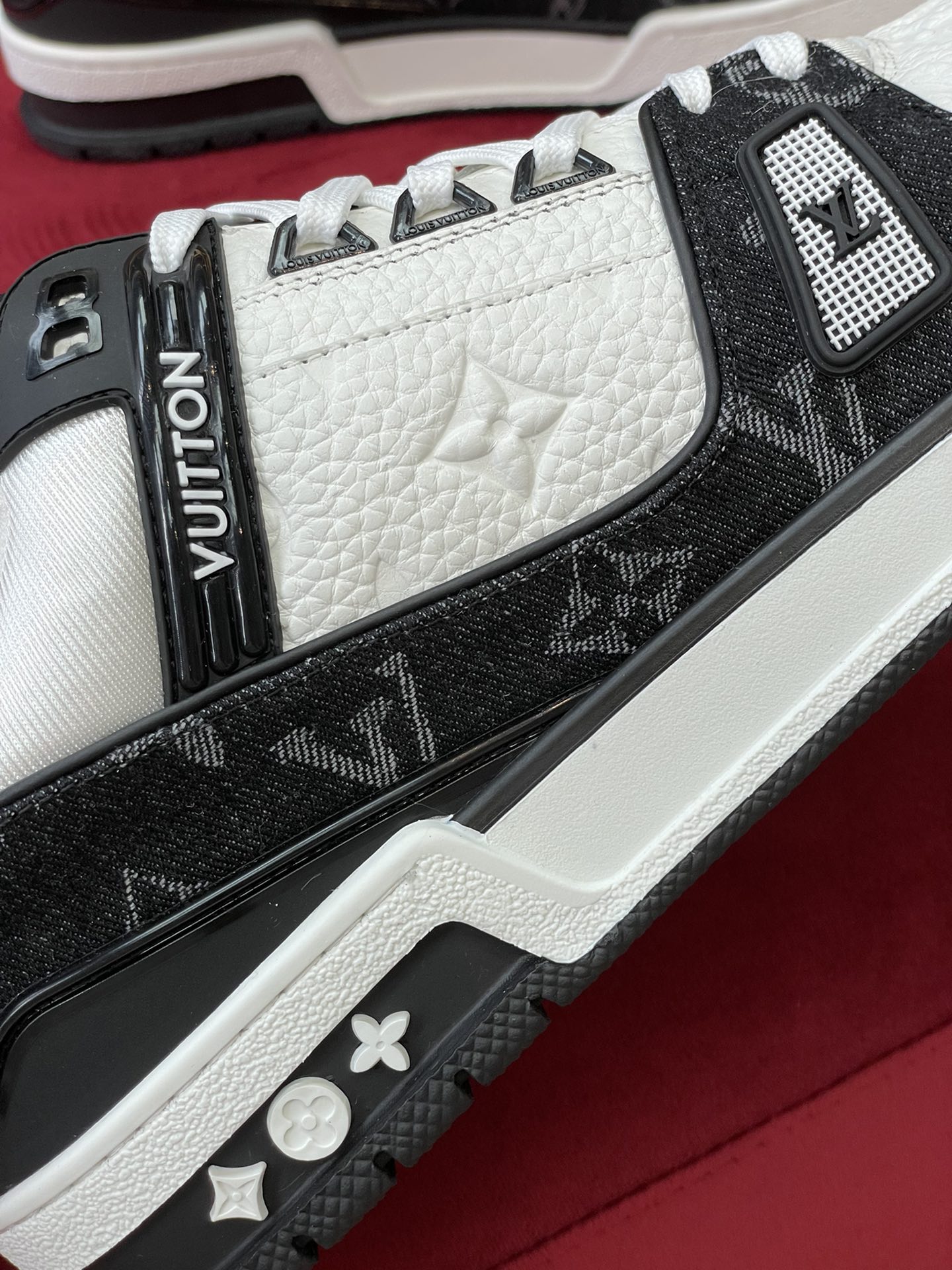 l**is V*t*n trainer2(eu35-45)