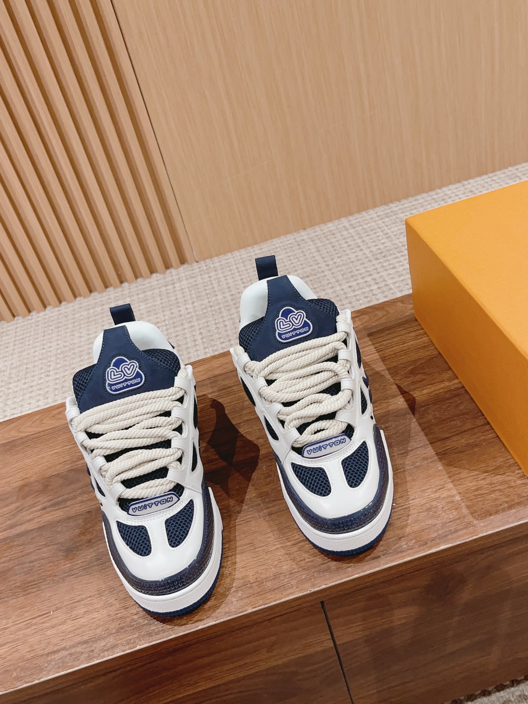 l**is V*t*n skate sneaker(eu35-45)