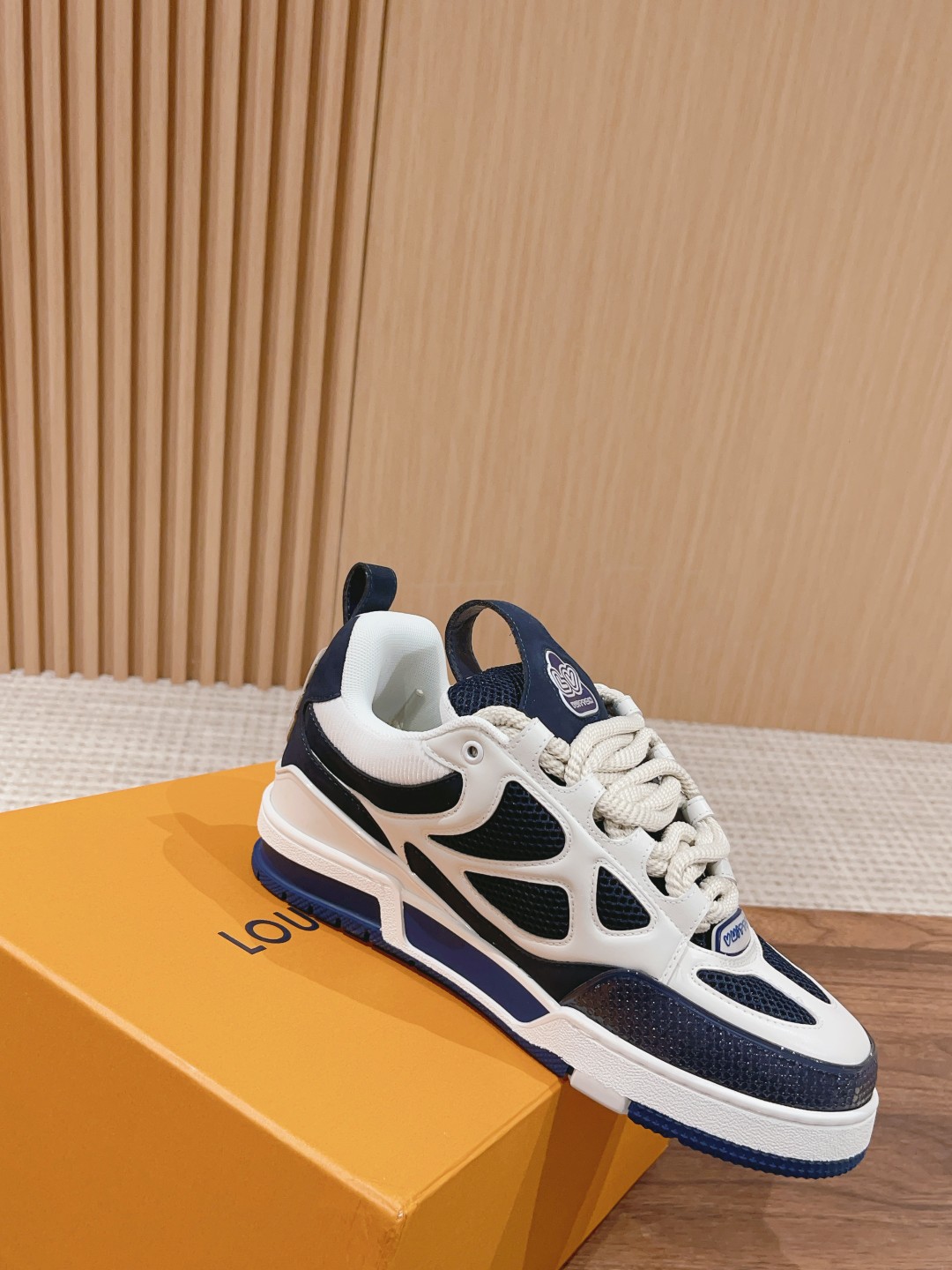 l**is V*t*n skate sneaker(eu35-45)