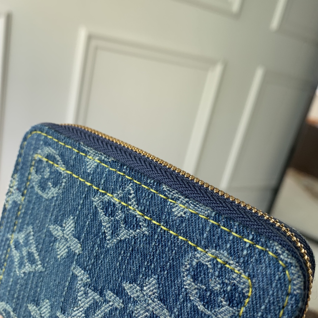 l**is V*t*n zippy wallet m82957-11*8.5*2cm