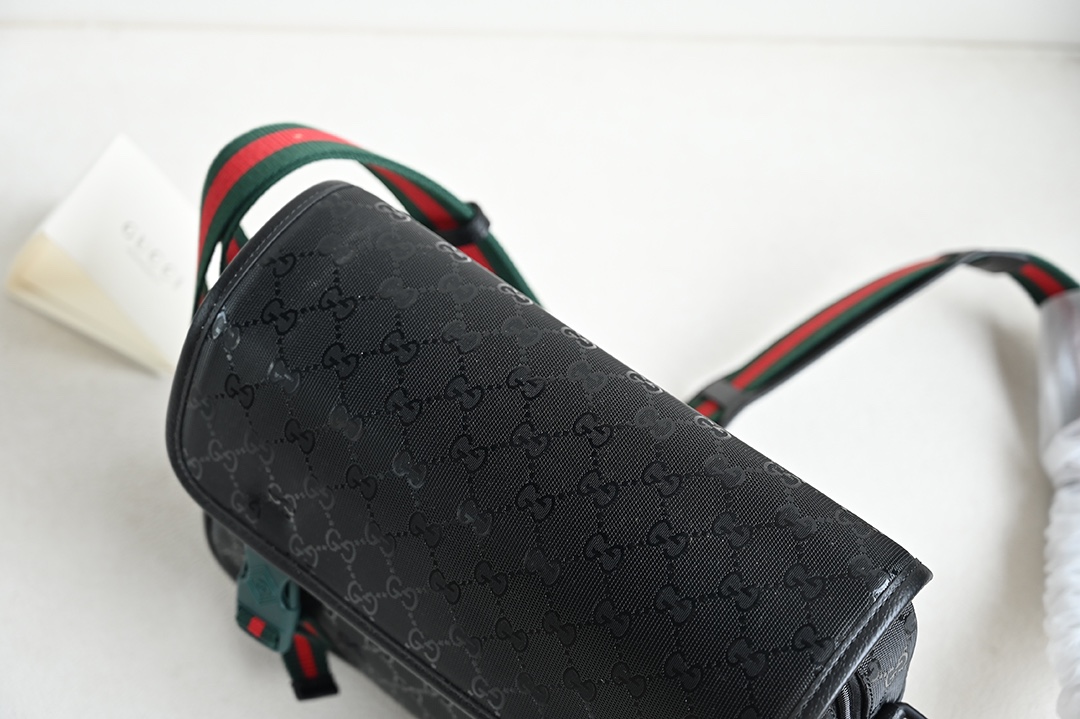 g*u*i gg S*p*e message bag-27*20*10cm