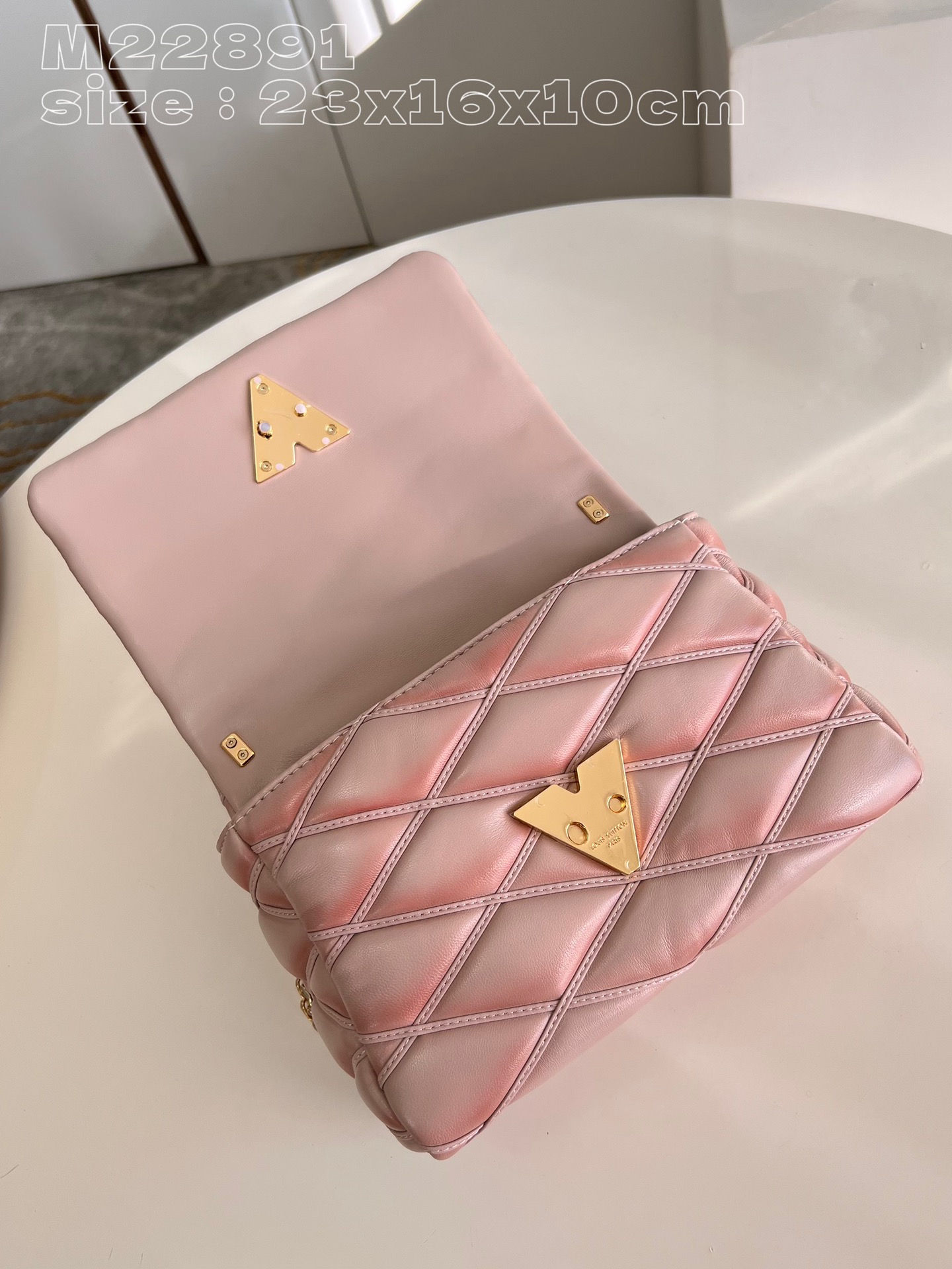 l**is V*t*n go-14 bag-m22891-23.0 x 16.0 x 10cm