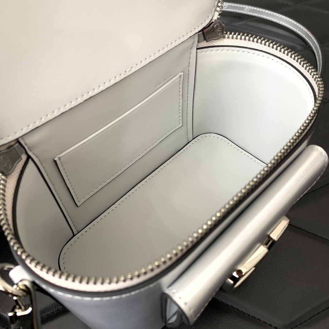 Valentino Alentino Garavani Box Bag-16.5*10*7.5CM