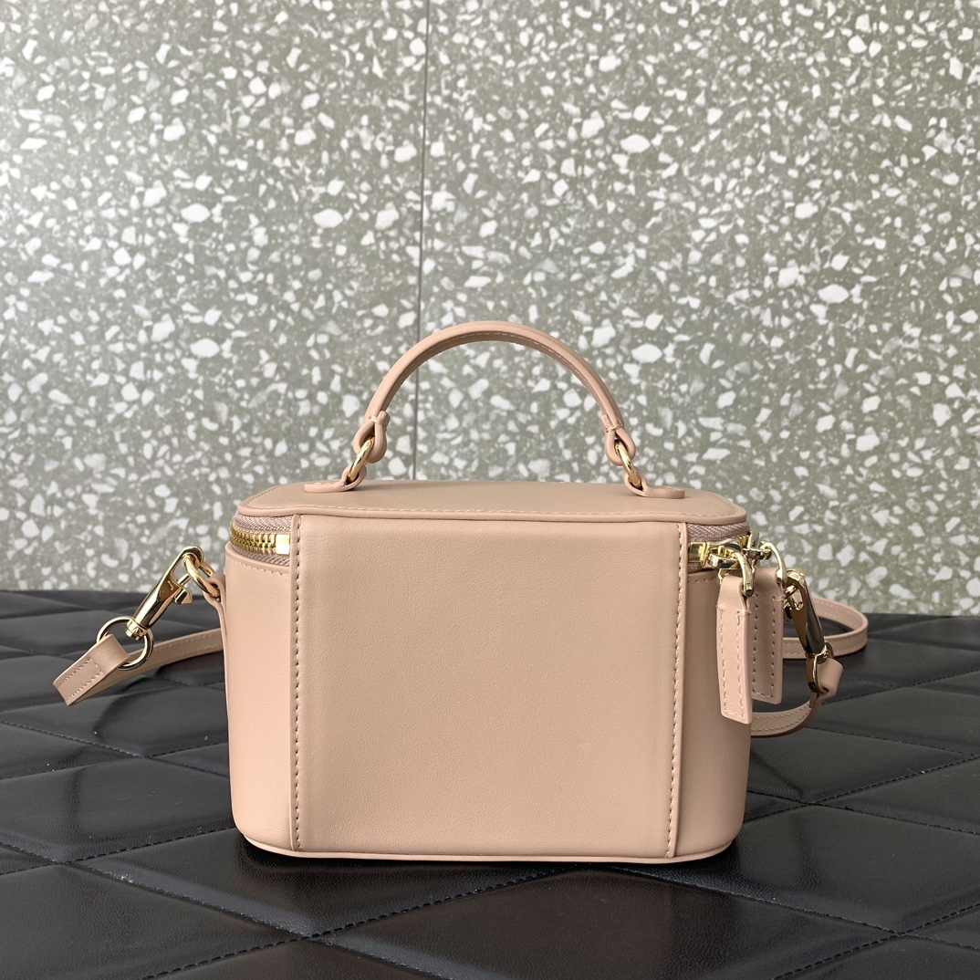 Valentino Alentino Garavani Box Bag-16.5*10*7.5CM