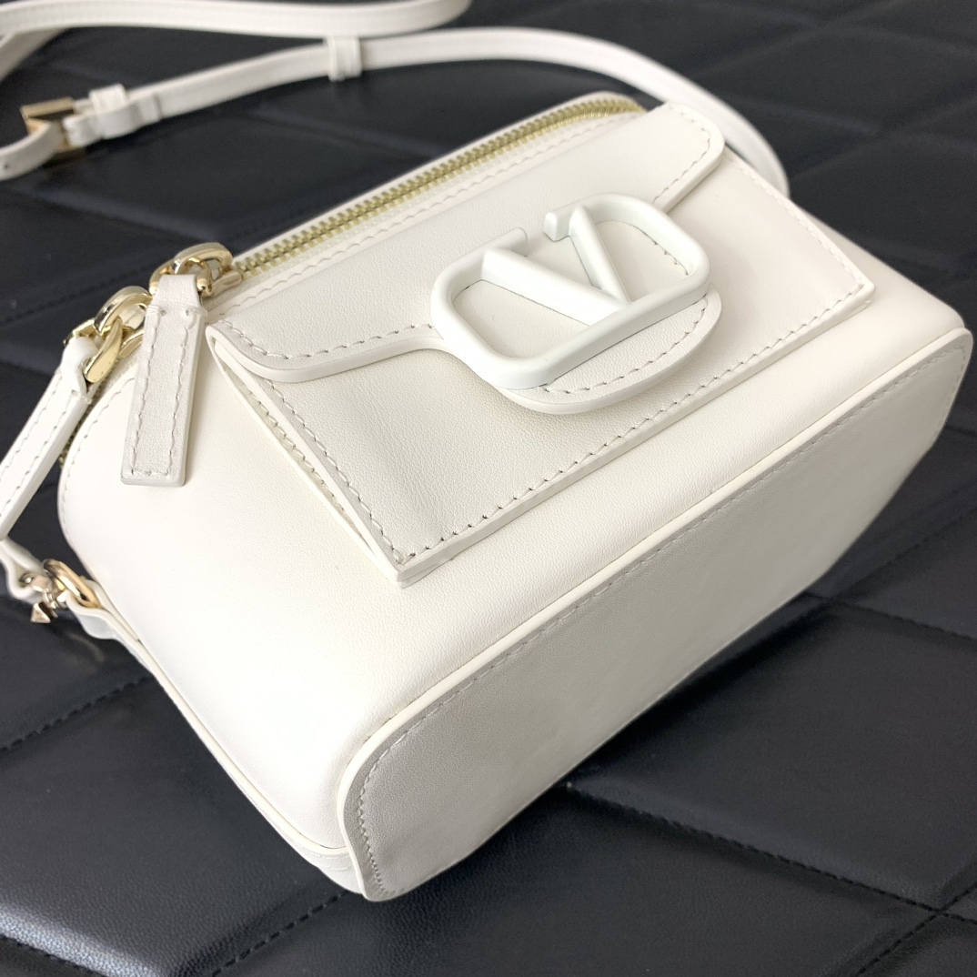 Valentino Alentino Garavani Box Bag-16.5*10*7.5CM