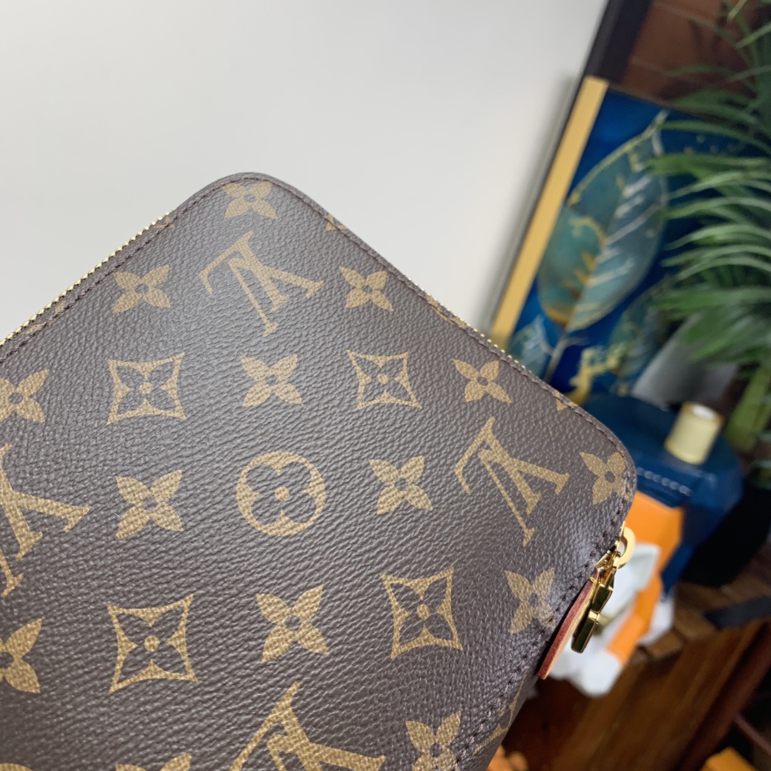 l**is V*t*n packing cube-22.4×8.5×14cm