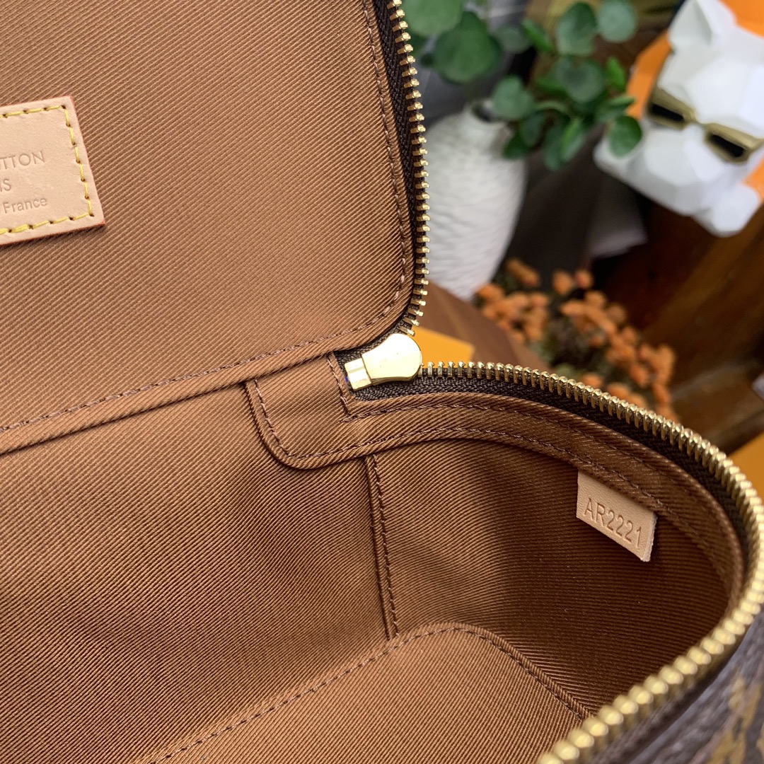 l**is V*t*n packing cube-22.4×8.5×14cm