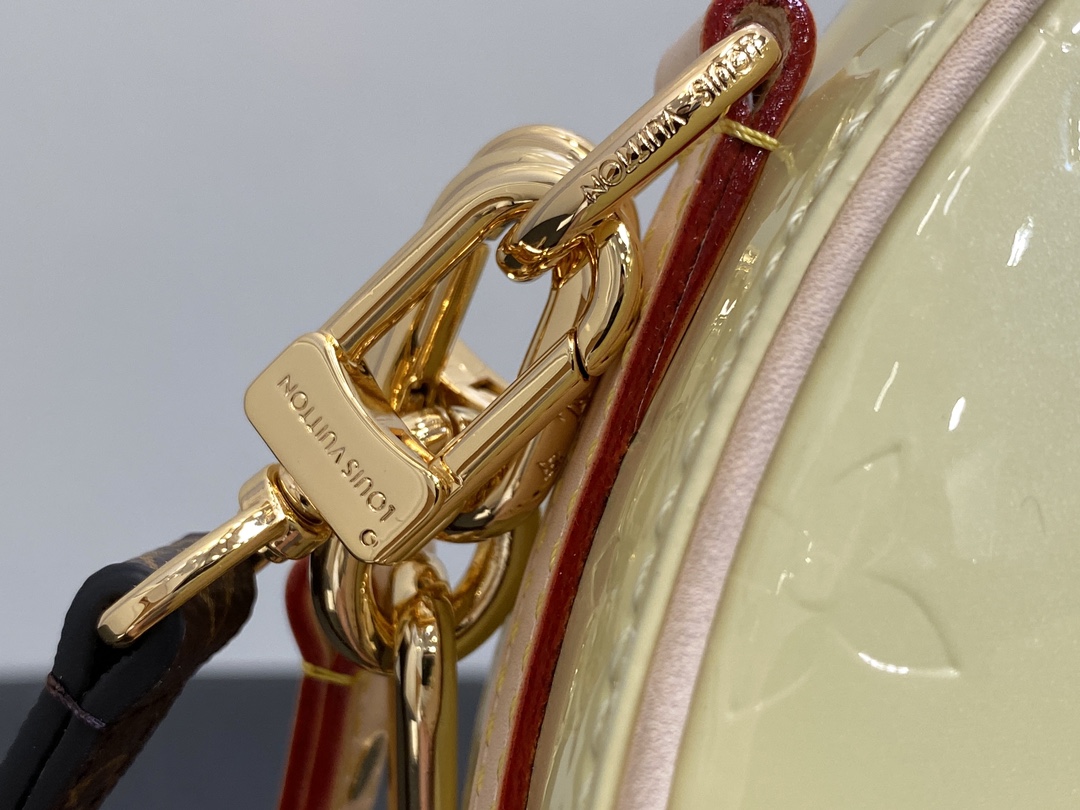 l**is V*t*n croissant m24021-21 x 13 x 7cm