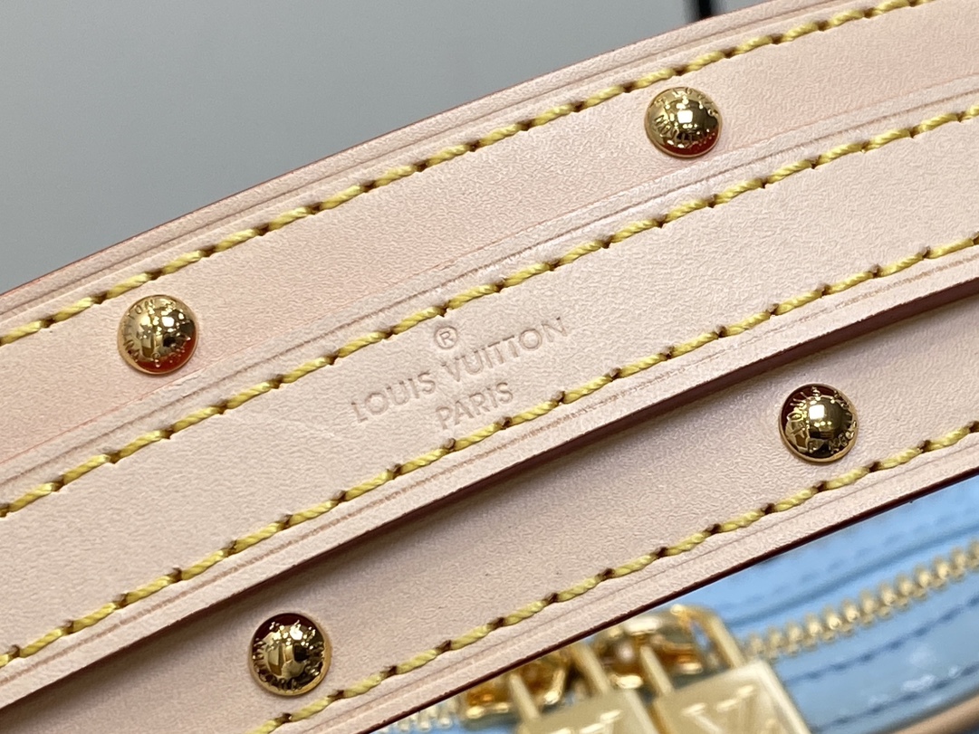 l**is V*t*n croissant m24021-21 x 13 x 7cm